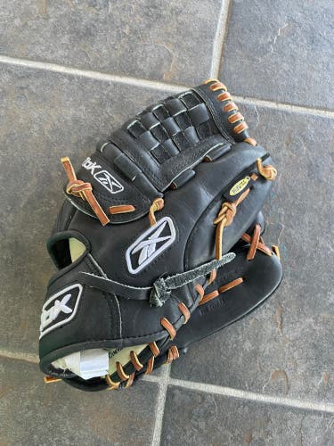 Black Reebok vr6000 RH First Base Baseball Glove 12" (Used)