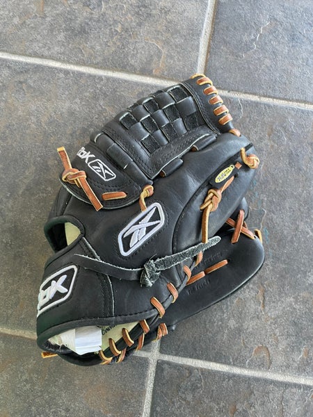 Black Reebok vr6000 RH First Base Baseball Glove 12" (Used)