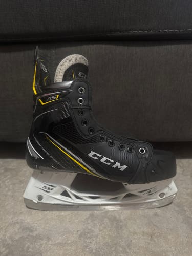 CCM Super Tacks AS1 Hockey Skates Regular Width 8 (Used)