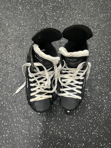 Used CCM 1052 Junior Hockey Skate Junior 03 11849-S000026232
