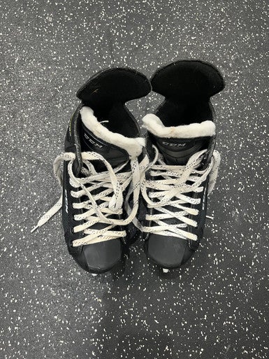 Used CCM 1052 Junior Hockey Skate Junior 03 11849-S000026232