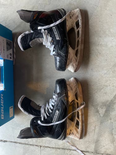 Bauer Supreme 180 Hockey Skates Regular Width  10 (Used)