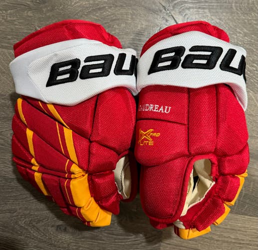 Calgary Flames Johhny Gaudreau Bauer 1x Lite Gloves 13" Pro Stock (New)