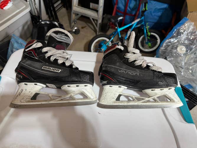 Bauer Vapor X700 Hockey Goalie Skates 13.5 (Used)