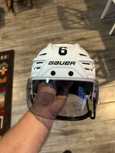 Medium Bauer Re-Akt 150 Helmet (Used)