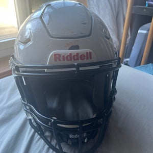 Medium Youth Riddell SpeedFlex Helmet (Used)