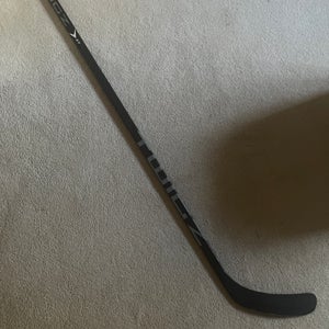 Intermediate Right Handed Hockey Stick (Used)
