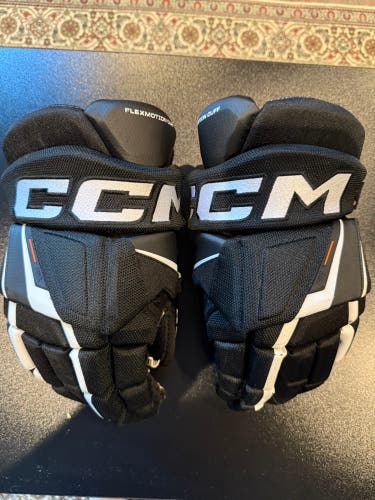 CCM Tacks XF Pro Gloves 15"  (Used)