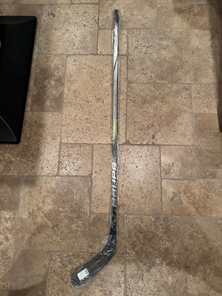 Senior Bauer Vapor Hyperlite 2 Right Handed Hockey Stick P28 (New)