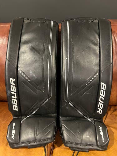 XS  Bauer Supreme M5 Pro Goalie Leg Pads (Used)