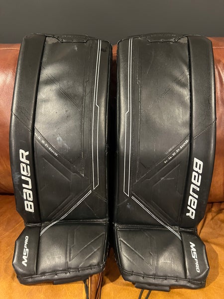 XS  Bauer Supreme M5 Pro Goalie Leg Pads (Used)