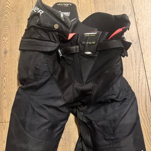 Intermediate Large Bauer Vapor Hyperlite Hockey Pants (Used)
