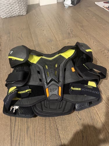 Small Senior CCM XF Pro Shoulder Pads (Used)