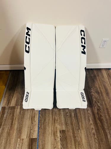 * New CCM AXIS 2 Pads 33+1 White *