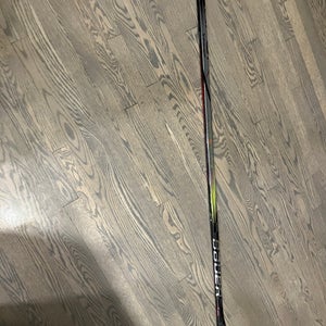 Intermediate Bauer Vapor Hyperlite 2 Left Hand Hockey Stick P28 Pro Stock (Used)