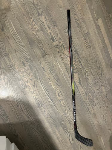 Intermediate Bauer Vapor Hyperlite 2 Left Hand Hockey Stick P28 Pro Stock (Used)
