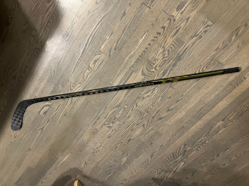 Intermediate Bauer Vapor Hyperlite 2 Left Hand Hockey Stick P28 Pro Stock (Used)