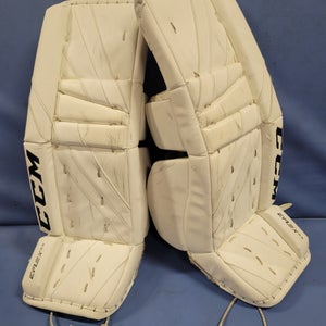28" CCM Extreme Flex 5.5 Goalie Leg Pads with knee gaurds (Used)