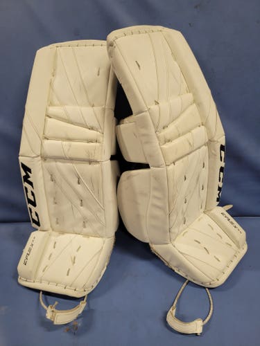 28" CCM Extreme Flex 5.5 Goalie Leg Pads with knee gaurds (Used)