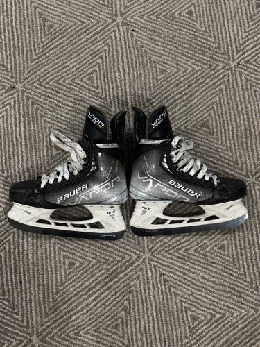 Bauer Vapor Hyperlite Hockey Skates Pro Stock 6.5 (Used)