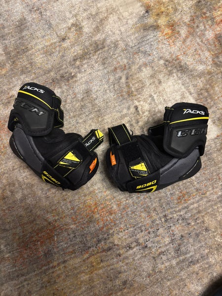 Small Junior CCM Tacks 9080 Elbow Pads (Used)