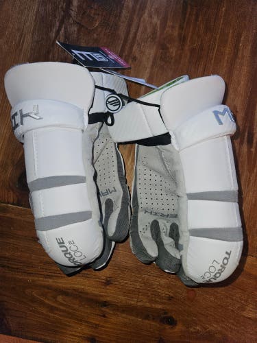 Maverik M6 Lacrosse Gloves Medium (12") New w/tags