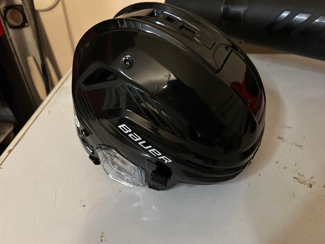 Small Bauer Re-Akt 85 Helmet (Used)