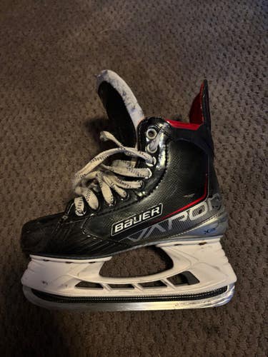 Bauer Vapor X-Lite Hockey Skates Size 4 (Used)