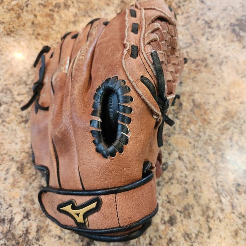 Mizuno RH Prospect Power Close Baseball Glove 11.5"