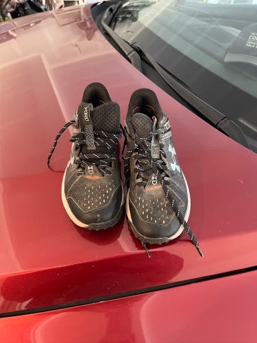 Black Kid's 4.5Y (Big Kids / Youth) Under Armour Low Top Turf Cleats (Used)