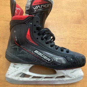 Bauer Vapor 3X Pro Hockey Skates  Size 5 (Used)