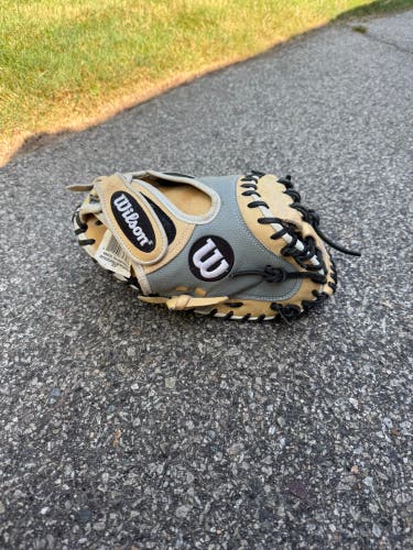 Wilson a2000 catcher Mitt For Right Hand Throwers Size 33