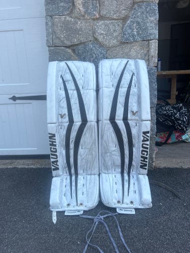 34" Vaughn Velocity V6 2200 Pro Goalie Leg Pads (Used)