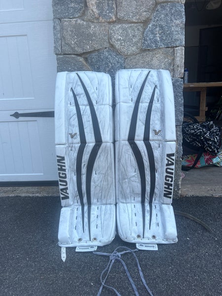 34"  Vaughn Velocity V6 2200 Pro Goalie Leg Pads (Used)