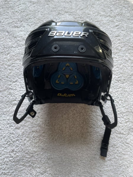 Medium Bauer Re-Akt 150 Helmet (Used)