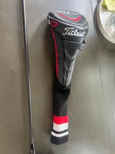 Men's Titleist 913 D2 Right Handed Driver Stiff Flex 10.5 Loft (Used)
