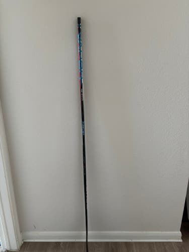 Senior Bauer Hyperlite 2 Right Handed Hockey Stick P92 (New)