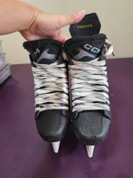 2024 CCM Tacks Vector Hockey Skates Regular Width 6 (Used)