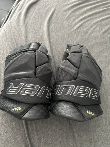 Bauer Hyperlite Gloves