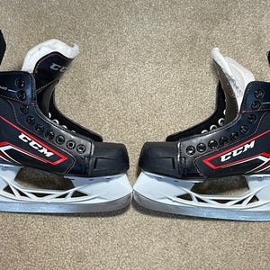 CCM JetSpeed FT340 Hockey Skates Regular Width Size 2 (Used)