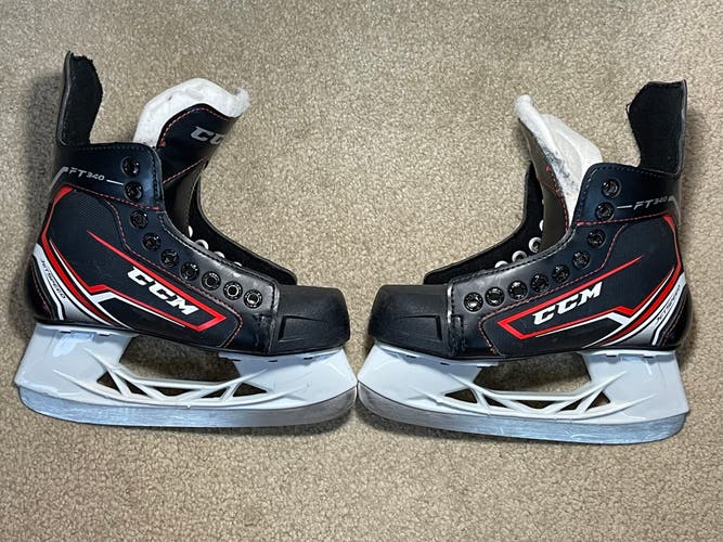 CCM JetSpeed FT340 Hockey Skates Regular Width Size 2 (Used)