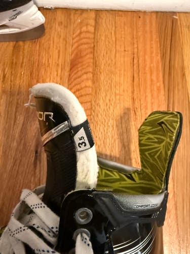 2024 Bauer Vapor X4 Hockey Skates Regular Width Size 3.5 (Used)