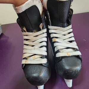 Winnwell Amp 300 Hockey Skates Regular Width Size 3 (Used)