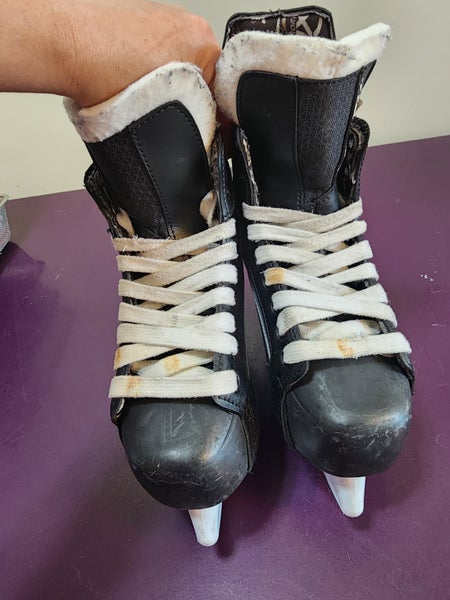 Winnwell Amp 300 Hockey Skates Regular Width Size 3 (Used)