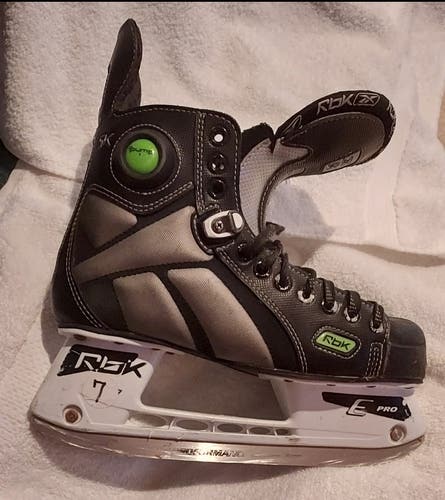 Used Reebok 5K Hockey Skates senior size 7, Regular Width