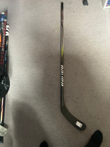 Youth Bauer Vapor Hyperlite 2 Left Hand Hockey Stick (Used)