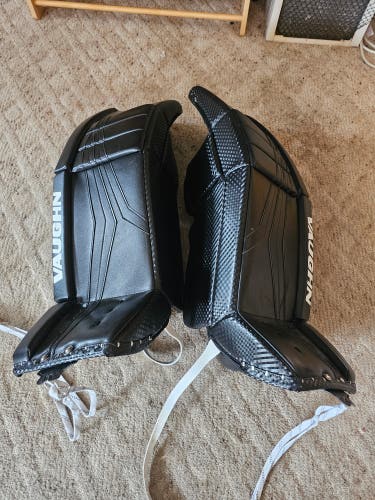 35" 2023 Vaughn Velocity V9 Pro Goalie Leg Pads (Used)