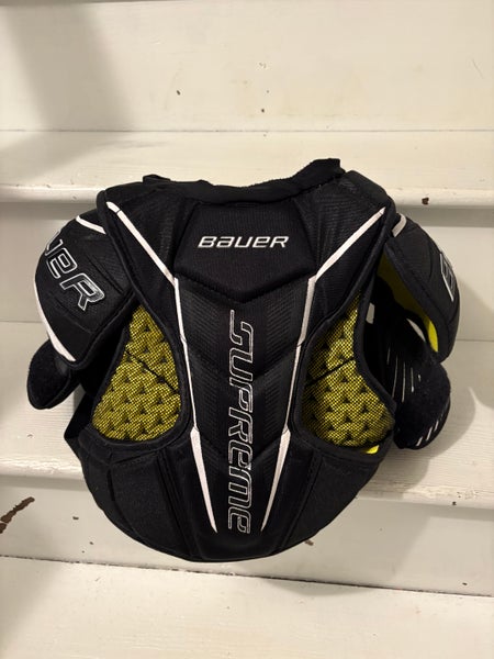 Medium Junior Bauer S190 Shoulder Pads (Used)