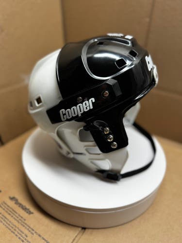 VINTAGE COOPER SK2000 LARGE HOCKEY HELMET