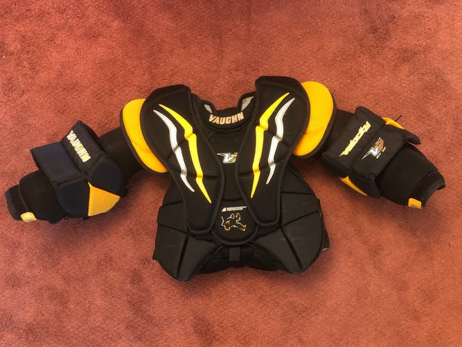 XL 2016 Vaughn Velocity V7 Goalie Chest Protector (Used)